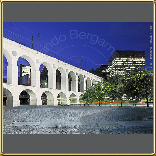 Aqueduto dos Arcos da Lapa e sede Petrobras no Rio de Janeiro